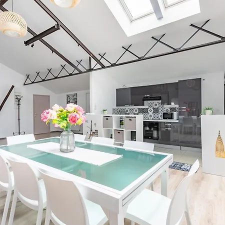 Loft & Le Faubourg Saint Martin Apartment